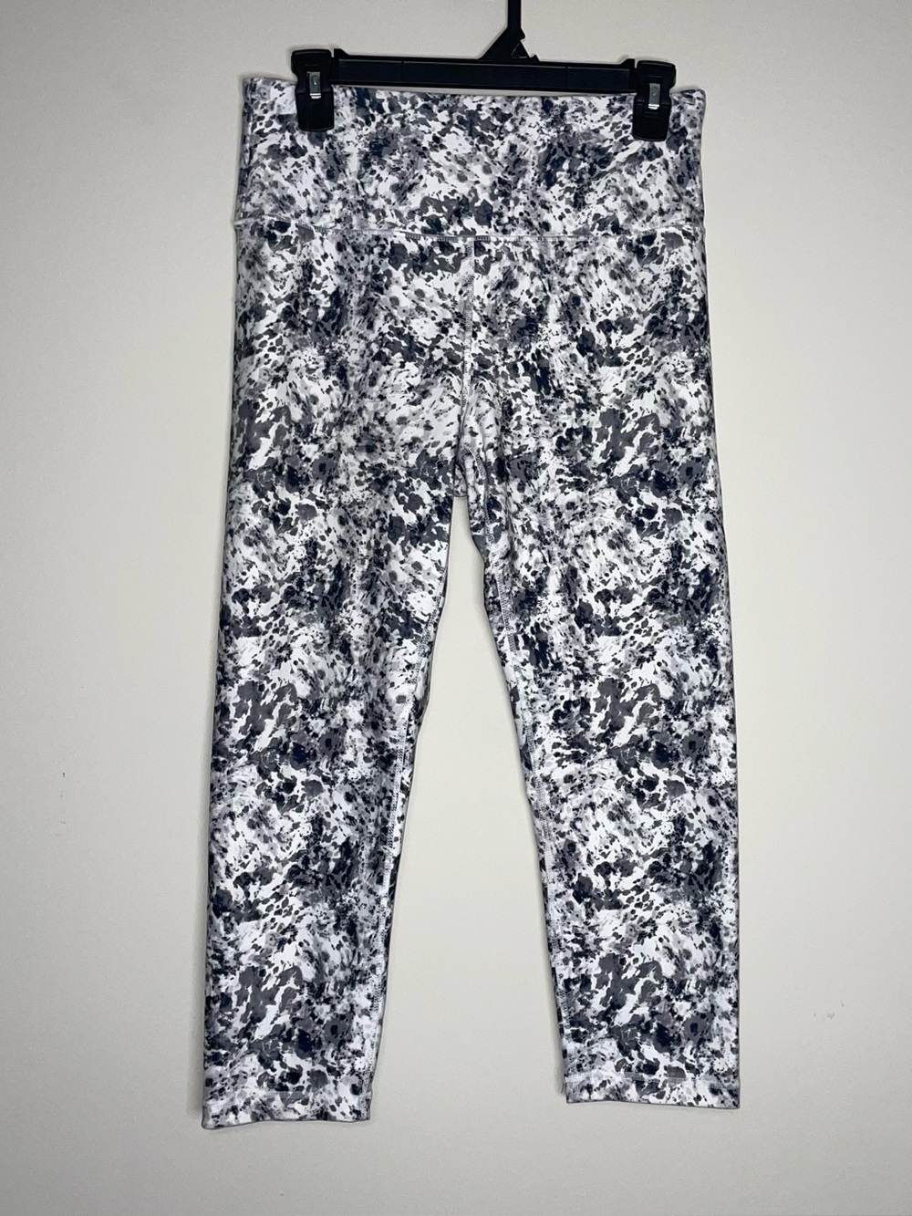 Balance Collection L Cropped White Black Speckle Pattern Leggings Activewear